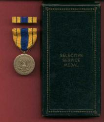 WWII Selective Service medal in case with ribbon bar